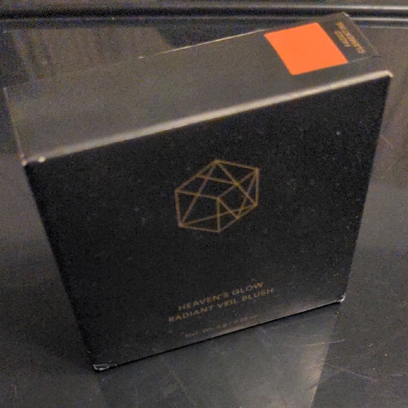 Em Cosmetics Heavens Glow Faded Clementine Original Black Compact - Picture 1 of 3